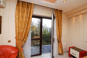 Luxury Double or Twin Room | Minibar, in-room safe, desk, soundproofing - Prestige Apart Hotel (Chisinau)