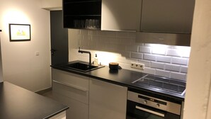 Design Condo, 4 Bedrooms | Private kitchen