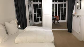 Design Condo, 4 Bedrooms | Iron/ironing board, cots/infant beds, bed sheets