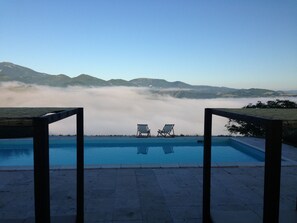 Seasonal outdoor pool, pool umbrellas, sun loungers - Agriturismo Il Fienile di Cà Battista (Cagli)