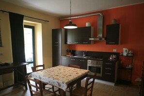 Leilighet, 1 soverom (Frassino) | Eget kjøkken | Kjøleskap, ovn, kokeplater og høy barnestol