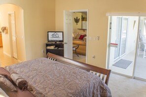 Familienvilla, eigener Pool, zum Garten hin | Ausblick vom Zimmer
