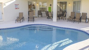 A pool area with lounge chairs and a 'NO DIVING' sign. - Ip60389 - Highlands Reserve - 5 Bed 3 Baths Villa (Davenport)