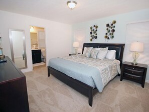 Villa familiar, varias habitaciones, en el área del jardín | 7 habitaciones y espacio para trabajar con laptop 