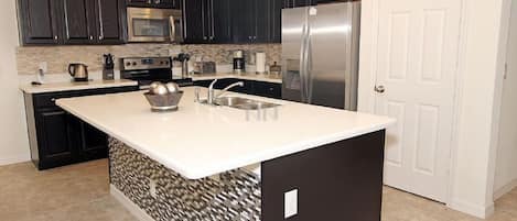 Family Villa, Multiple Bedrooms, Garden Area | Shared kitchen