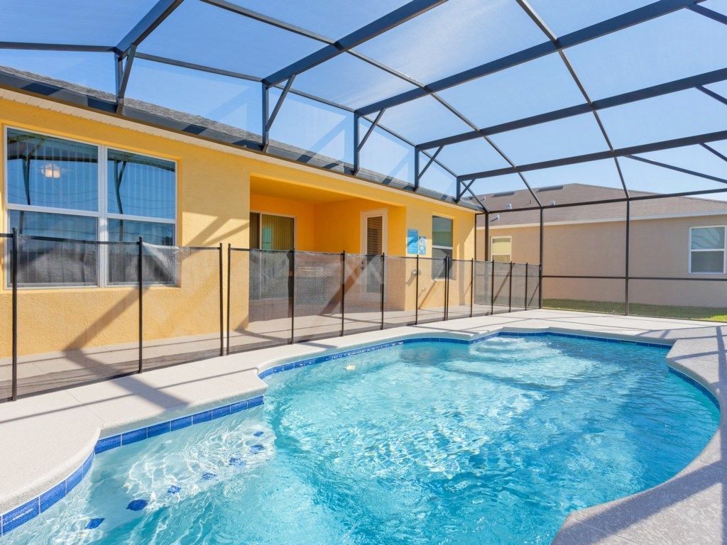 Villa Familiale, piscine privée, côté jardin | Piscine | Piscine extérieure (ouverte en saison), chaises longues
