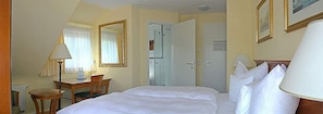 Hypo-allergenic bedding, in-room safe, desk, blackout drapes