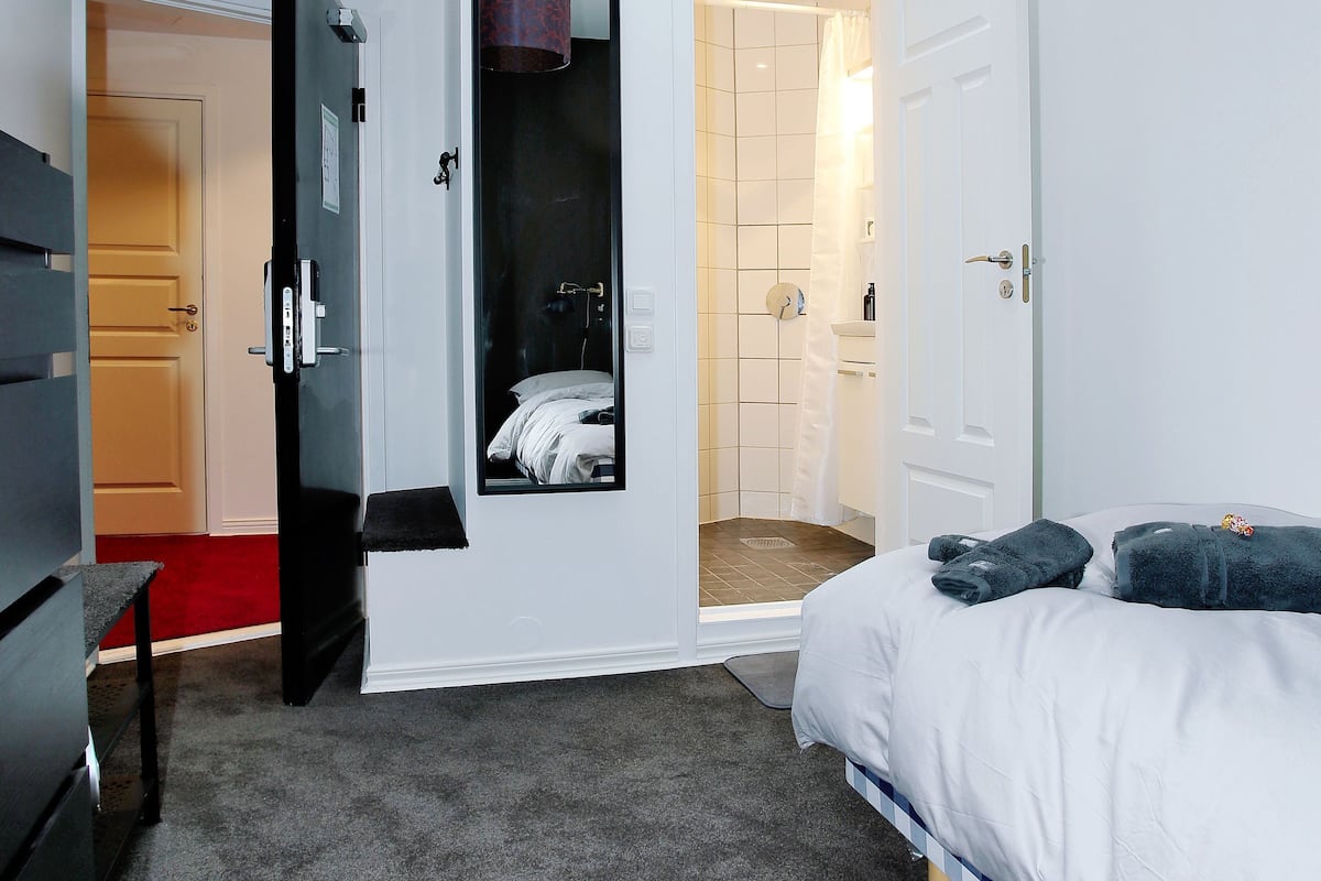 Premium bedding, down duvets, in-room safe, free WiFi