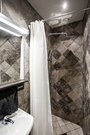 Shower, towels - Eight Rooms (Stockholm)