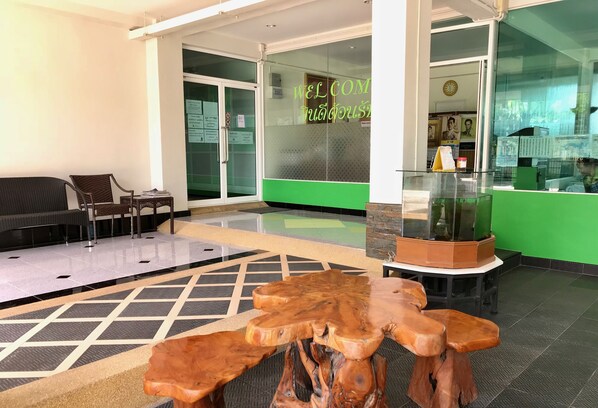 Lobby sitting area - Tree House Apartment Songkhla (Songkhla)