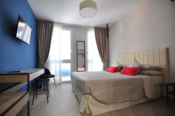 Junior Suite, 1 Queen Bed with Sofa bed, Non Smoking | Desk, soundproofing, free WiFi, bed sheets - Delco Naples (Naples)