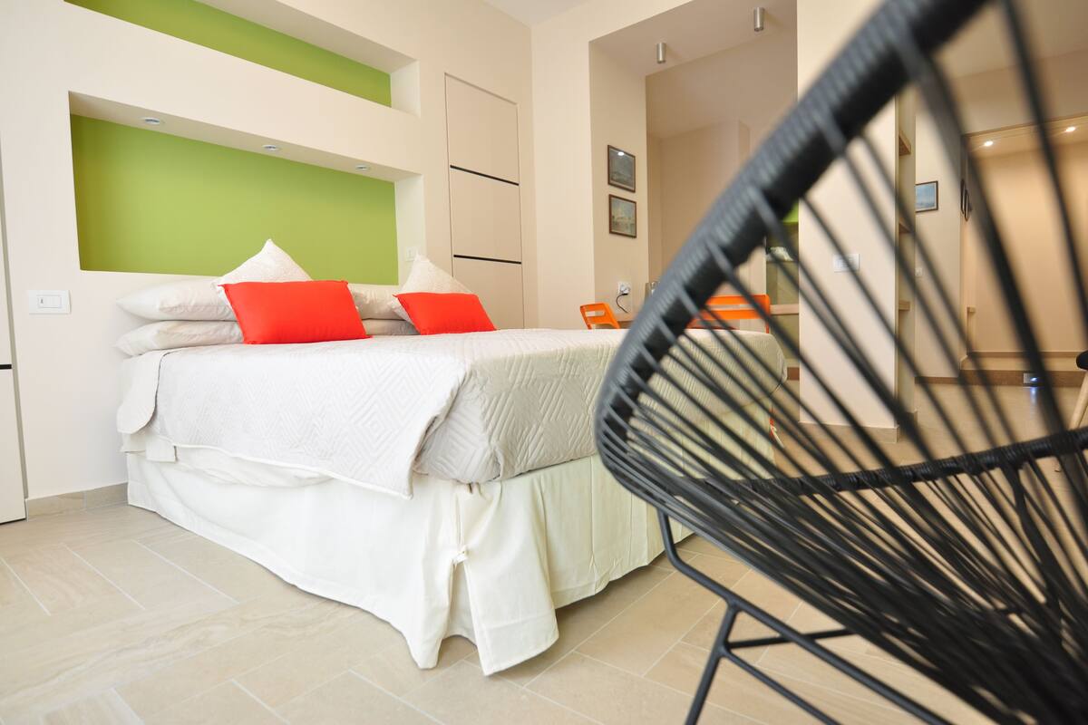 Suite, 1 Queen Bed with Sofa bed, Non Smoking | Desk, soundproofing, WiFi (free), bed sheets