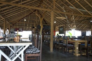 Bar (on property) - Valampuri Kite Resort (Kalpitiya)