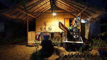 Kabin Deluks, 1 Tempat Tidur Queen, Bebas Asap Rokok (with Fan) | 1 kamar tidur, meja kerja, kedap suara, dan seprai linen