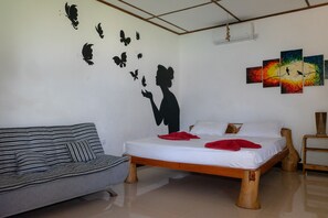 Stuga Deluxe - 1 kingsize-säng - icke-rökare (with AC) | Skrivbord, ljudisolering och sängkläder