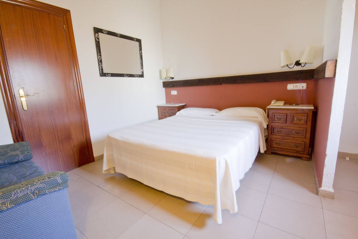 Standard Double Room | Desk, soundproofing, free WiFi, bed sheets