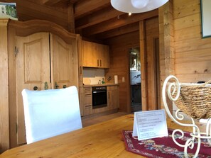 Romantic Apartment, Patio, Mountain View | In-room dining