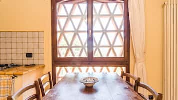 Apartment, 1 Bedroom | In-room dining