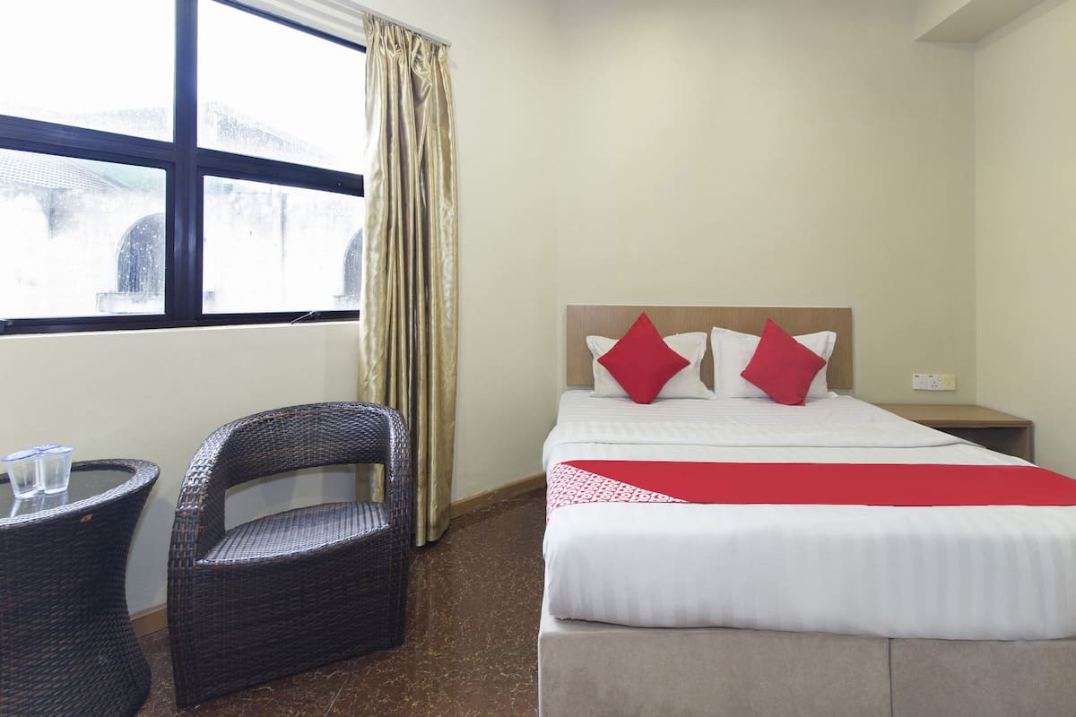 Desk, iron/ironing board, free WiFi, bed sheets