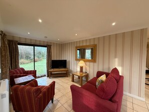 Bramble Cottage | Living area