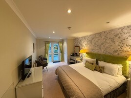 Superior King or Twin Room | Premium bedding, individually decorated, individually furnished, desk