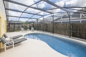 Vila família, piscina particular, no jardim | Piscina | Piscina externa sazonal, guarda-sóis, espreguiçadeiras