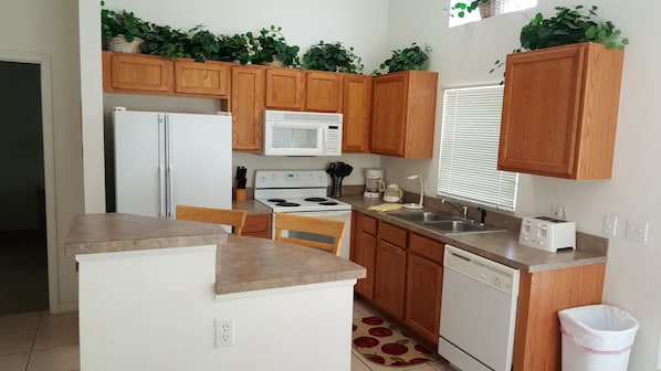 Family Villa, Private Pool, Garden Area | Shared kitchen