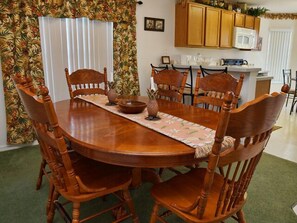 Villa familiar, piscina privada, en la zona del jardín | Restauración