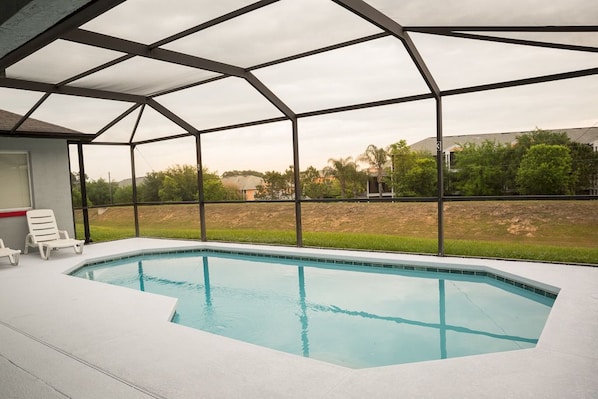 Villa familiale, piscine privée, côté jardin | Piscine | Piscine extérieure en saison