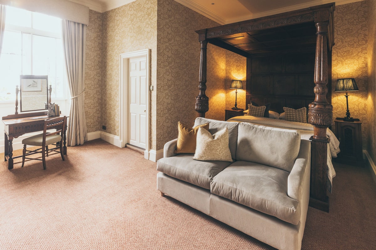 Yockleton Room | Individually decorated, individually furnished, desk, iron/ironing board