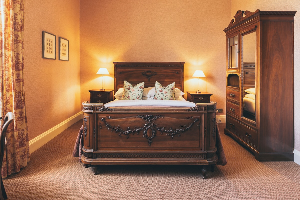 Baldwin Room | Individually decorated, individually furnished, desk, iron/ironing board