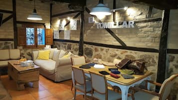 Casa, 5 dormitoris | Zona de menjador de l'habitació