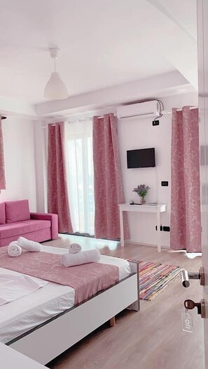 Deluxe Double Room, Sea View | Minibar, iron/ironing board, free cribs/infant beds, free WiFi - Viola Garden Hotel (Xarrë)