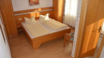 Double or Twin Room | Individually furnished, desk, blackout drapes, free WiFi