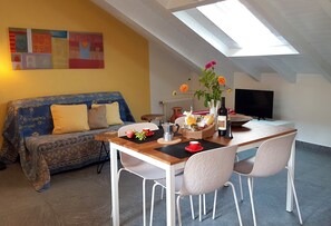 Superior appartement, 1 slaapkamer (Apartment Nr. 18) | Woonruimte | Flatscreentelevisie