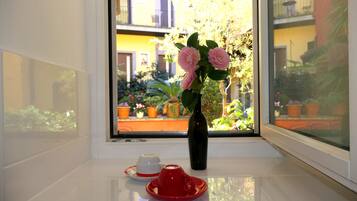 Lejlighed - 1 soveværelse (Apartment Nr. 10) | Privat køkken | Kogeplade, espressomaskine, kaffe-/temaskine, elkedel