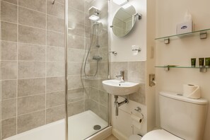 Business Double Room, 1 Double Bed | Bathroom | Shower, free toiletries, towels - Lane End (High Wycombe)