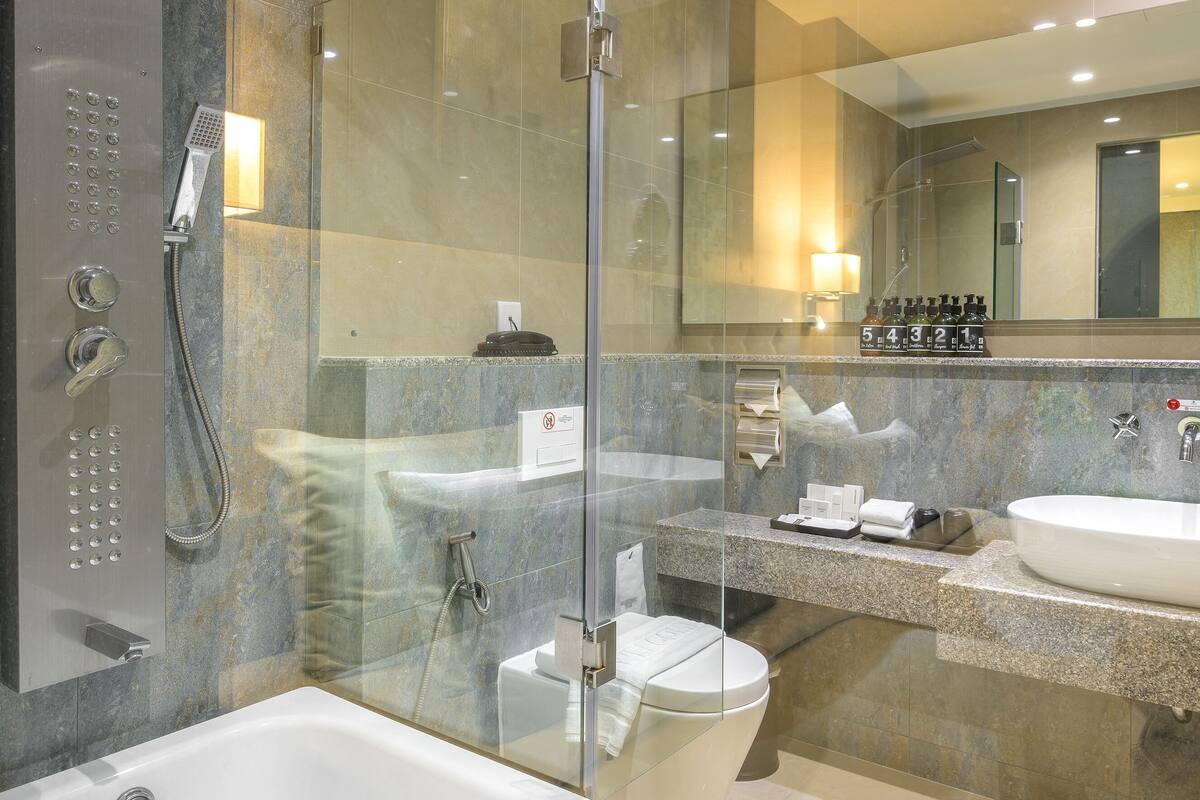 deep-soaking bathtub