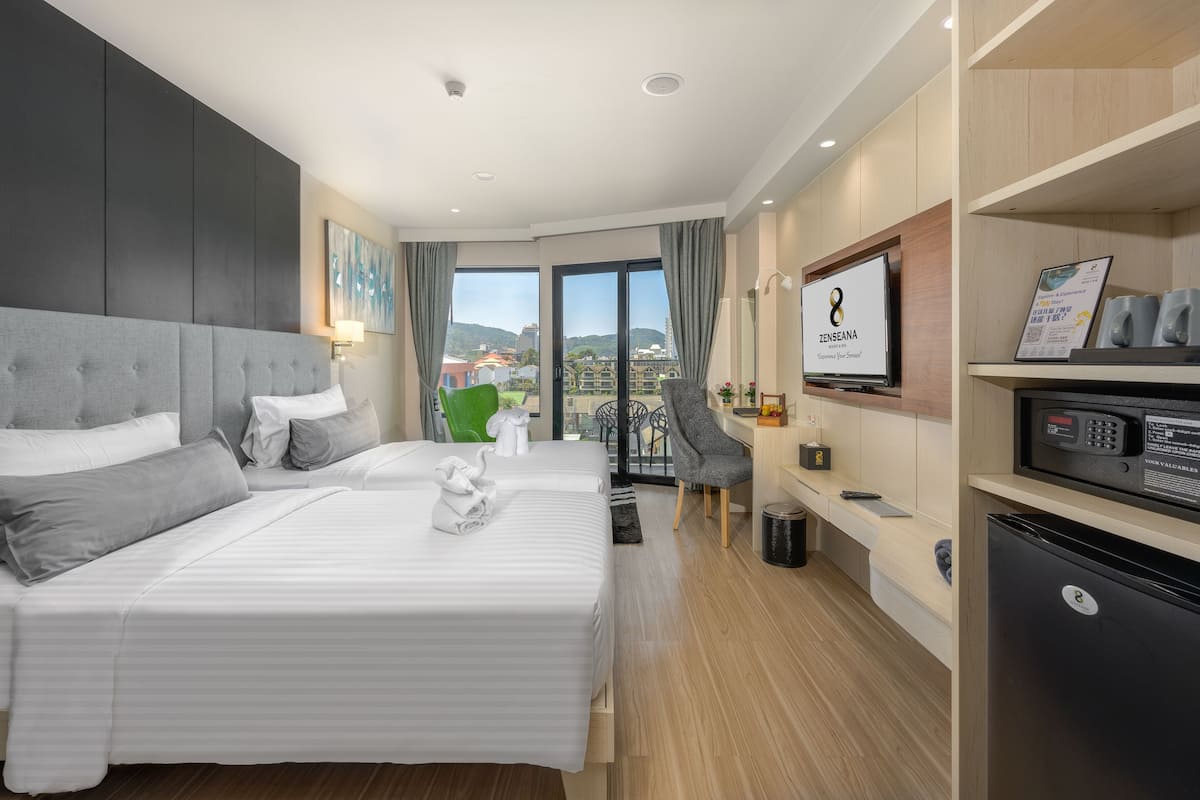 2 bedrooms, minibar, in-room safe, desk