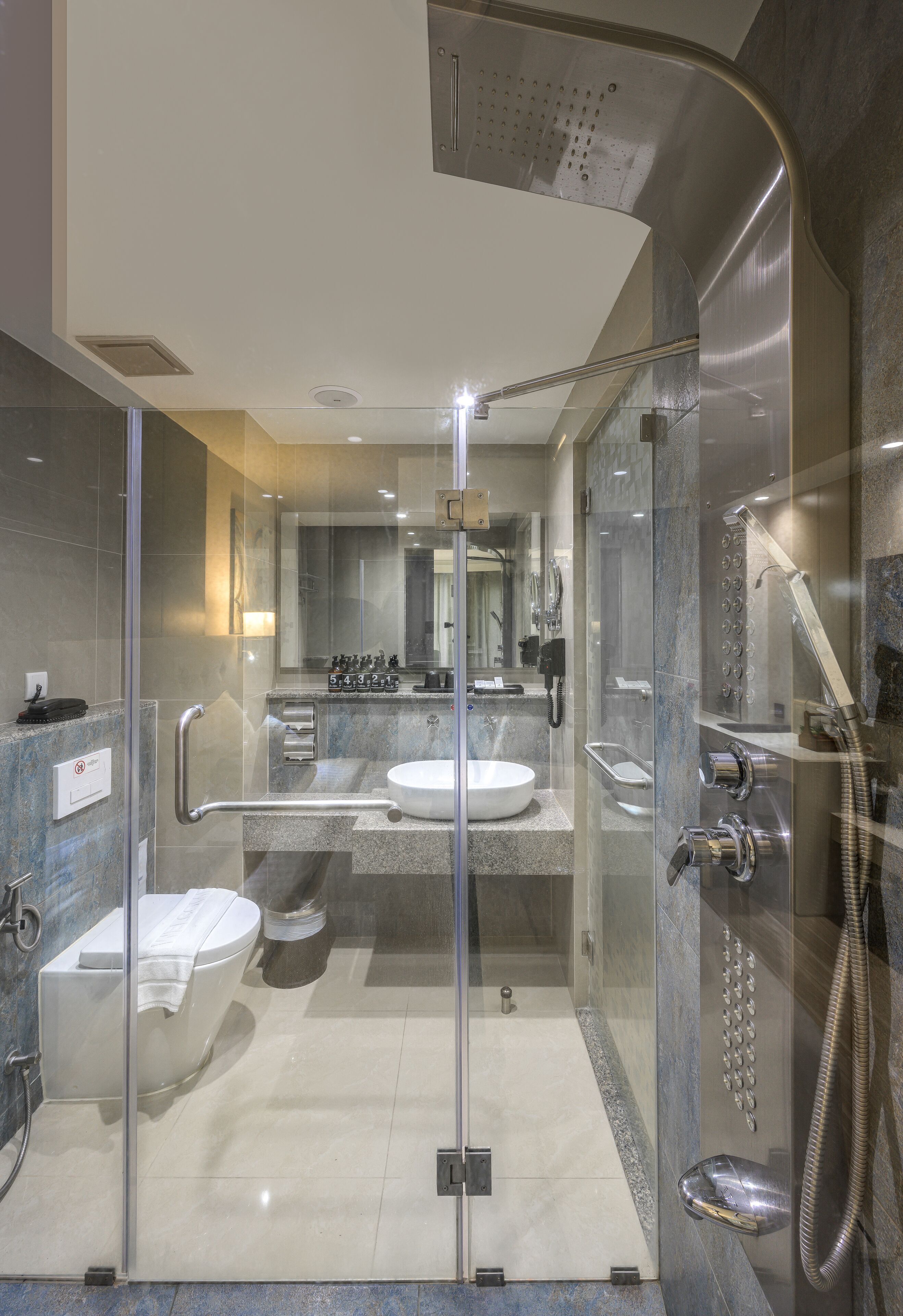 deluxe double or twin room with balcony | bathroom shower