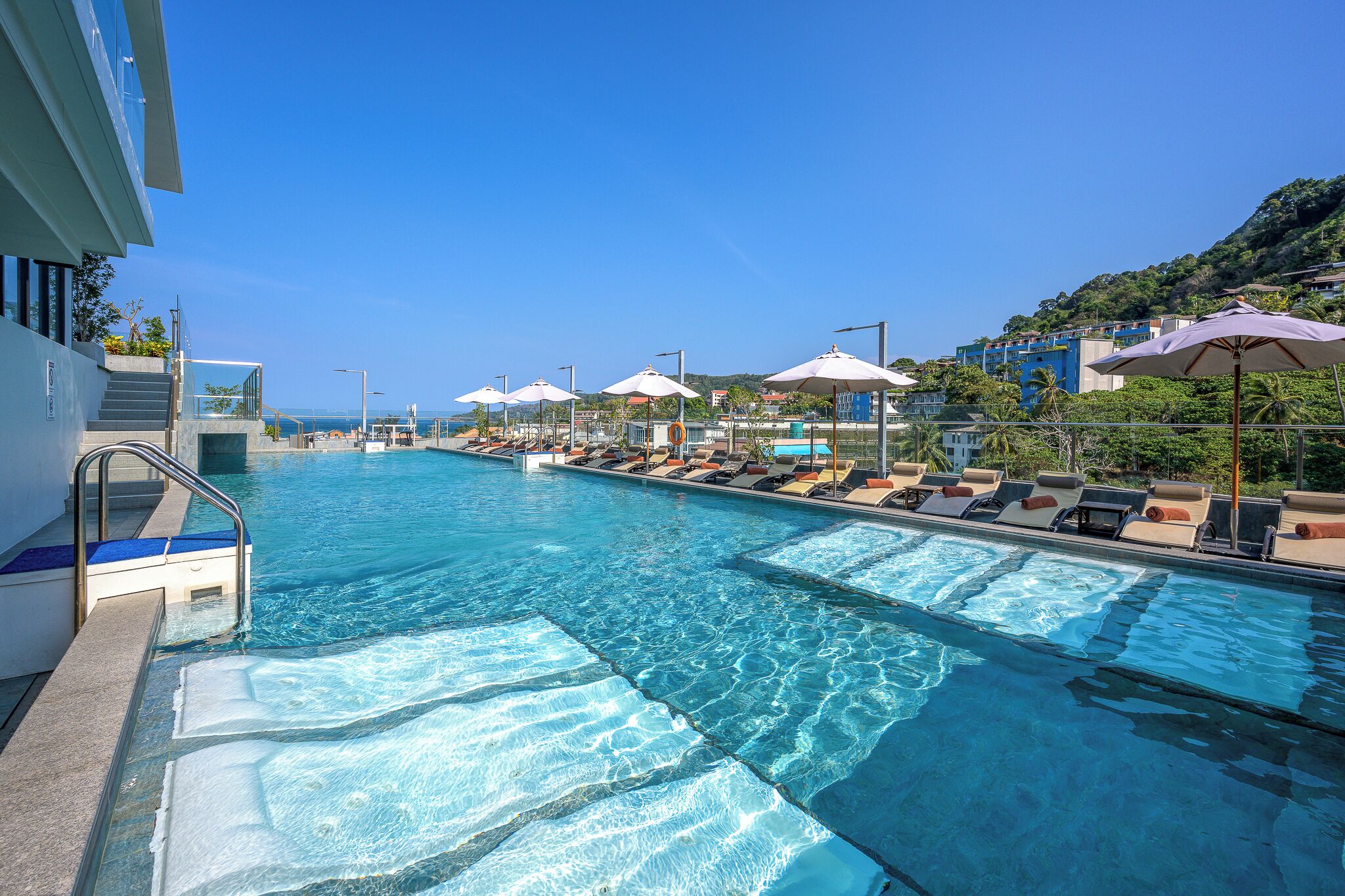 outdoor pool, open 7 am to 8:00 pm, pool loungers