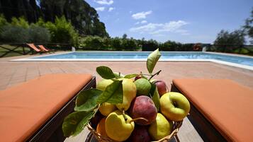 Villa, 4 Bedrooms | Garden view