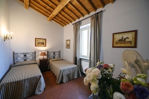 Villa, 4 chambres, patio | Literie de qualité, bureau, fer et planche à repasser