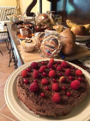 Free daily buffet breakfast - Cà Gennara B&B (Alto Reno Terme)