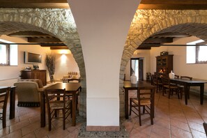 Free daily local cuisine breakfast  - Agriturismo Antico Frutto (Premilcuore)