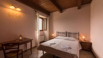 Chambre Quadruple, vue colline (Lampone)