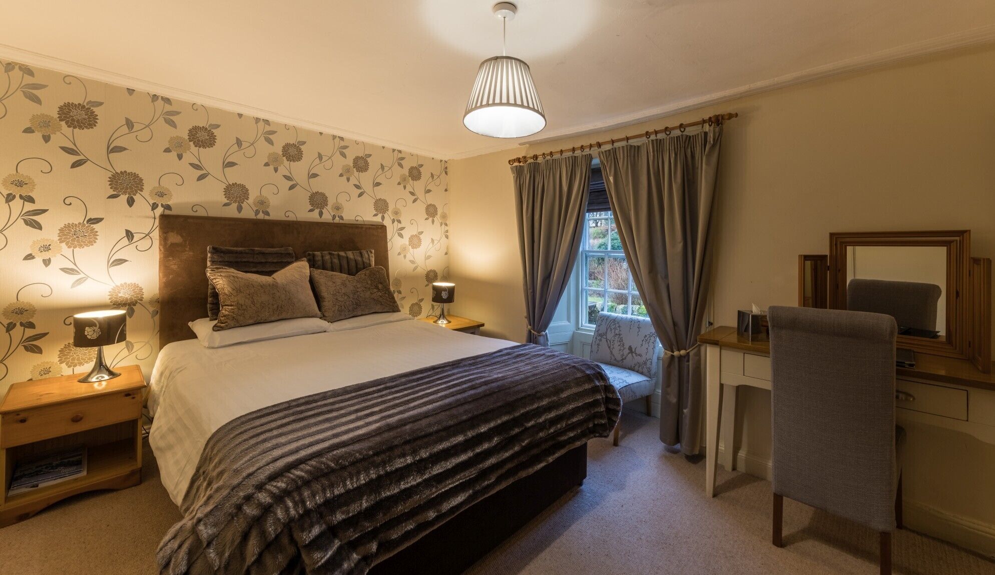 double room | free wifi, bed sheets