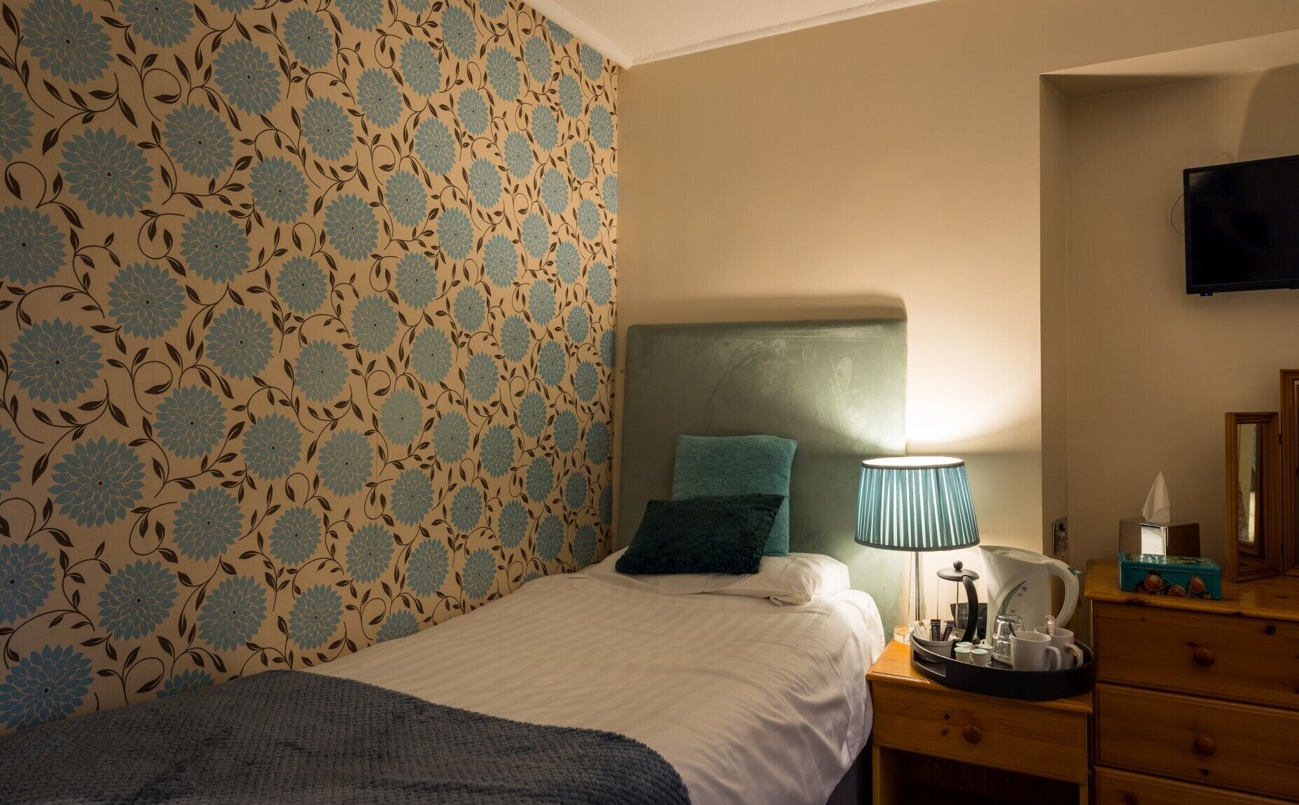 triple room | free wifi, bed sheets