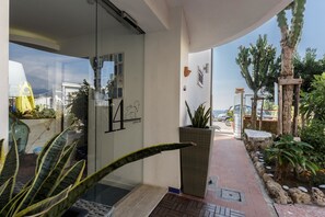 Entrée de l’hébergement