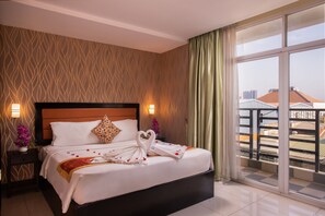 Deluxe Double Room | Minibar, in-room safe, desk, iron/ironing board - Rumduol Grand Hotel (Phnom Penh)